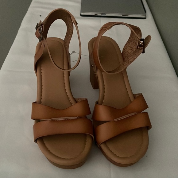 Cushionaire sandals - Picture 2 of 5